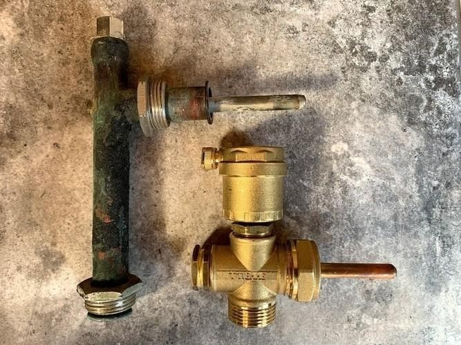 Starý a nový vodovodní ventil
