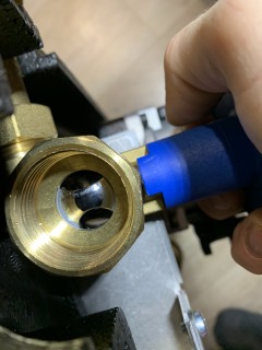 Zpětná klapka nebrání roztažnosti kapaliny do expanzní nádoby