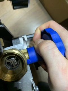 Pohled na zpětnou klapku solárního systému