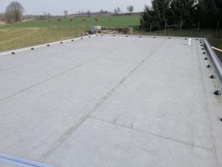 Střecha před montáží kolektorů