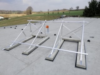 Konstrukce před osazením kolektorů