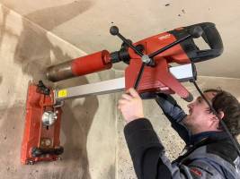 Jádrové vrtání prostupů pro solární systém