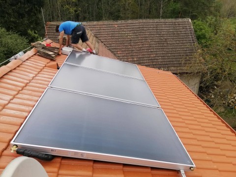 Solárním panelům by nemělo nic stínit