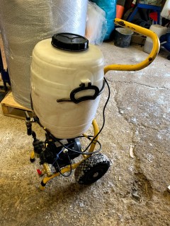 vozík k plnění a odvzdušnění solárních systémů