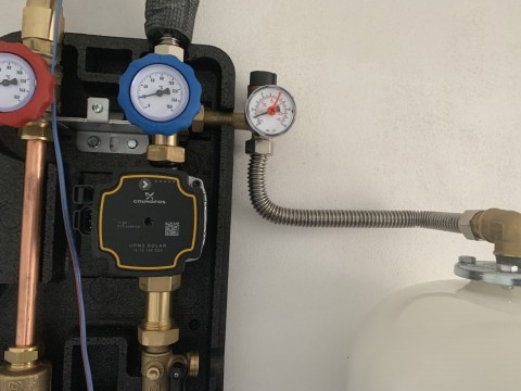 Nízký tlak na solárním systému