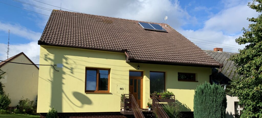 Solární ohřev vody na rodinném domě v Brně