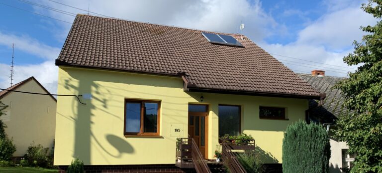 Solární ohřev vody na rodinném domě v Brně
