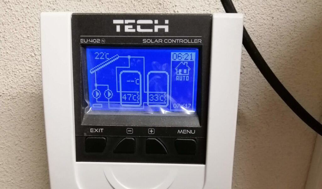 Ovladač solárního systému s displejem