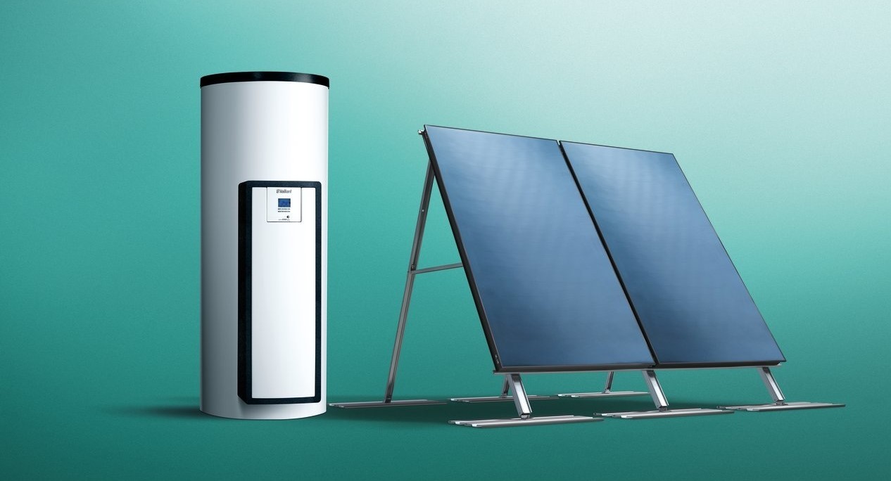 Solární panely a zásobník vody