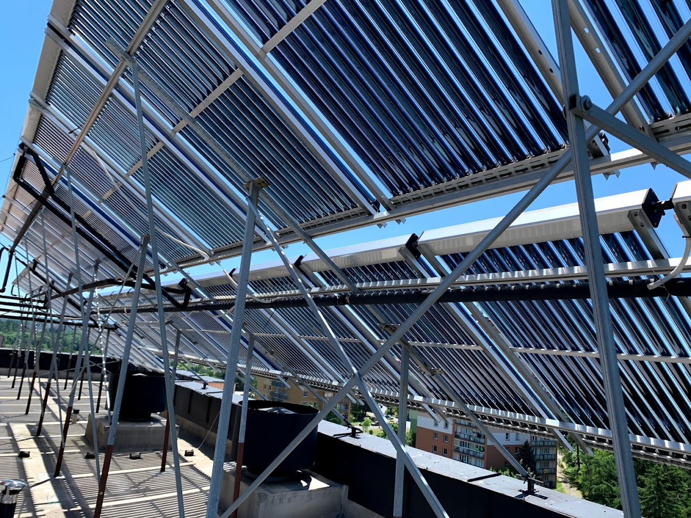 Tento solarni system by usetril statisice na ohrevu TUV